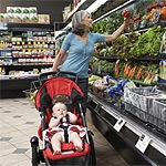 Dal passeggino al fasciatoio: la lista per il bebè fatta dalle mamme