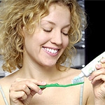 Sbiancanti per denti fai da te, meglio evitare