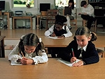 Aule scolastiche: troppo affollate e con aria malsana